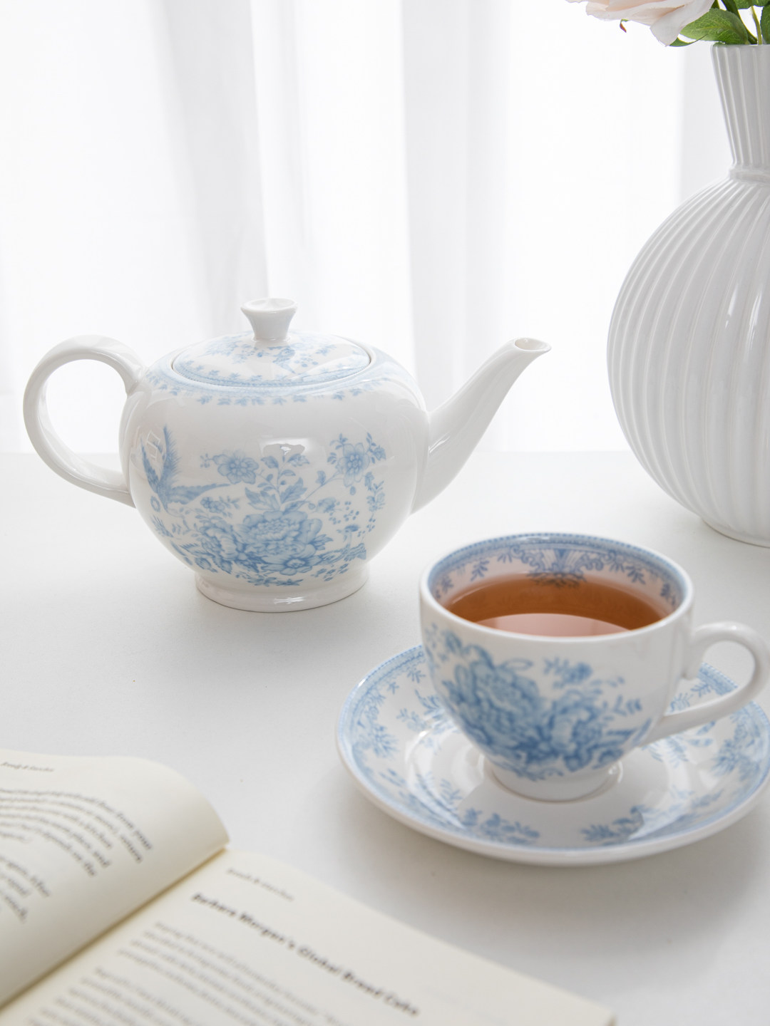 Coffee Tea Jar Set - ชุดถ้วยน้ำชาและจานรองเซรามิกสไตล์เรโทรลายดอกโบตั๋นสีน้ำเงิน สำหรับดื่มน้ำชายามบ่าย ถ้วยกาแฟและจานรอง กาน้ำชา ถ้วยชาดำแบบอังกฤษ